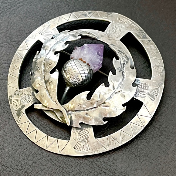 Large sterling silver and amethyst Scottish thistle brooch pin - Picture 5 of 10